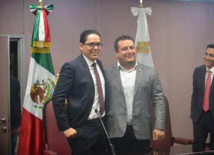 Ante diputados del Congreso local, José Alfredo Corona Lizárraga, rindió protesta como encargado de despacho de la Fiscalía Anticorrupción.