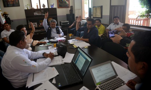 En dicha sesión estuvieron presentes el Alcalde Mario Antonio Chama Díaz, la Síndica Municipal Zayra del Carmen Martínez Andrade, el Secretario del Ayuntamiento Zimri Abimelech Arellano, el Tesorero del Ayuntamiento Juan José Chávez y el Contralor Interno José Antonio Olivares. 