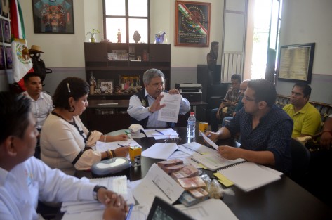 En dicha sesión estuvieron presentes el Alcalde Mario Antonio Chama Díaz, la Síndica Municipal Zayra del Carmen Martínez Andrade, el Secretario del Ayuntamiento Zimri Abimelech Arellano, el Tesorero del Ayuntamiento Juan José Chávez y el Contralor Interno José Antonio Olivares. 