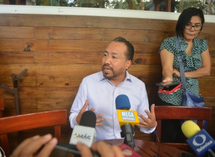 El diputado local Omar Miranda Romero habló sobre los costos de la energía eléctrica en Veracruz  dijo que seguirán insistiendo en las recategorizaciones de las tarifas, presentó públicamente los oficios que ha enviado a la secretaria de Energía, Rocío Nahle García y al director de la Comisión Federal de Electricidad. 