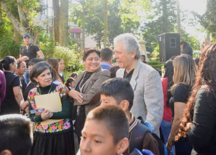 El alcalde de Xalapa, Hipólito Rodríguez, dijo confiar en la inocencia de la hoy tesorera con licencia, Clementina Guerrero. A su decir hoy se reunirían con los demás ediles para acordar quién la suplirá mientras <em>resuelve su pendiente</em>. 