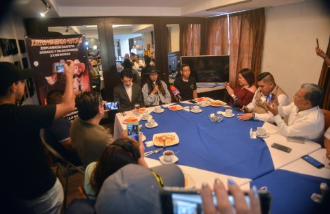 Representantes de la empresa Diamante, en rueda de prensa dieron a conocer la realización de un baile popular el próximo 7 de diciembre, en la explanada Ocotita. Se presentarán El Fantasma y su grupo armado, así como Alfredo Olivas. 