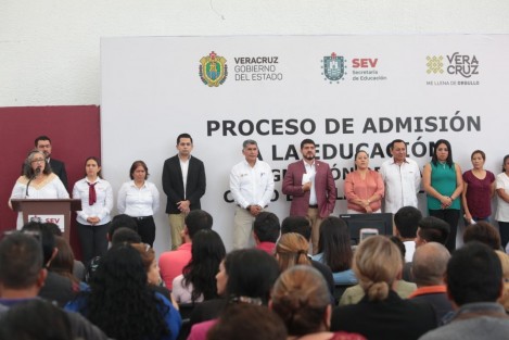 El titular de la SEV, Zenyazen Escobar García, informó este día otorgarán 168 y el martes 183 de Preescolar, Básica para Adultos Primaria, Primaria, Secundaria, Telesecundaria, Educación Física, Educación Especial, Artes Visuales, Danza, Música y Teatro. 