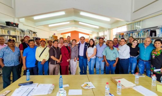 La Dirección de Educación del ayuntamiento de Teocelo en coordinación con el Instituto Veracruzano de Educación para los Adultos ( IVEA ), llevaron a cabo una reunión de acuerdos para dar inicio a la campaña <em>Aprendiendo a leer y escribir</em>. 
