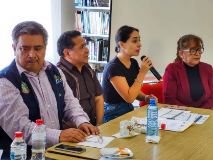 En la reunión encabezada por el alcalde de Teocelo, Mario Chama, estuvieron presentes, la Síndica Municipal Zayra del Carmen Martínez Andrade, el Secretario del Ayuntamiento, Zimri Abimelech Arellano, el Coordinador del IVEA zona Coatepec, Mtro. Dagoberto Martínez Reyes, la Presidenta del Sistema Municipal DIF, Mara Chama Villa, entre otros funcionarios.  