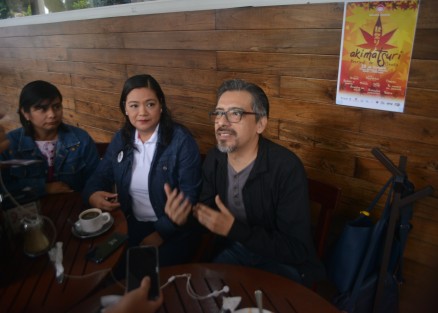 Megumi Goji, coordinadora de Xalapa Kaikan, Carlos González, El Samurai, artista plástico y Arely León Sánchez de Kamishibai, invitaron al Festival de Otoño Akimatsuri, el 20 de octubre en el Centro Recreativo Xalapeño.