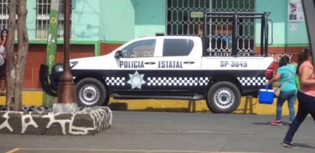 Policía Municipal de Teocelo, al acudir a atender un reporte sobre ruidos en en una cabaña de la calle Abasolo, encontró los cuerpos de dos hombres identificados como Jorge N. de 28 años y Manuel N.  41 años.  Al parecer se trató de un ajuste de cuentas o riña.  