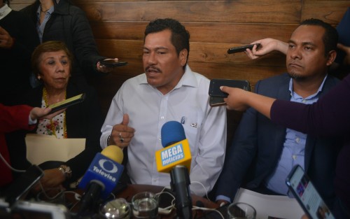 José Andrés Castellanos, Magdaleno Rosales y Cristina Alarcón, diputados locales de MORENA denunciaron malos manejos de parte de la diputada Deisy Juan Antonio en la entrega de apoyos en el municipio de Acayucan.