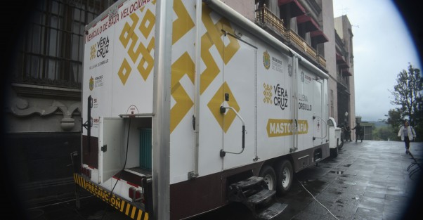Personal de salud brinda el servicio de mastografías, así como exámenes de papanicolao  en el parque Juárez de esta ciudad.  Estarán hoy y el día mañana, brindando estos servicios completamente gratis.