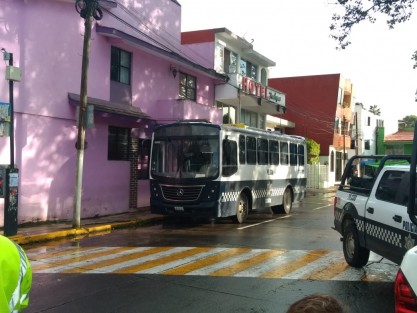 Su presencia fue para solicitar títulos de concesión, sin embargo hubo momentos de tensión debido a la presencia de policías  antimotines. 