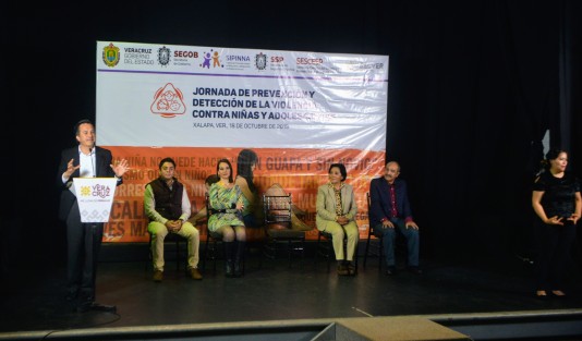 El gobernador Cuitláhuac García Jiménez inauguró la Jornada de Prevención y Detección de la Violencia contra Niñas y Adolescentes, que se realizó en las instalaciones de El Ágora de la Ciudad.