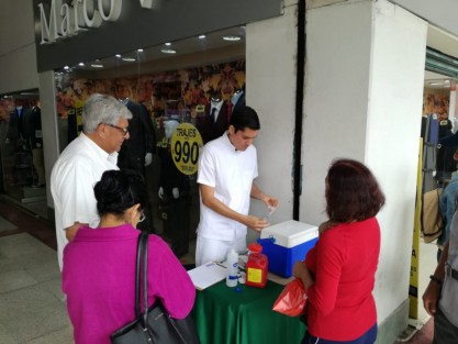 Desde este jueves inició la campaña de vacunación contra la influenza. El IMSS instaló un módulo en el centro de Xalapa, el cual estará aplicando al vacuna de lunes a viernes de 9:00 a 14:00 horas.  