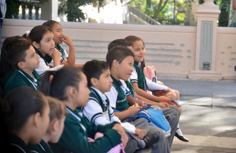 Alumnos de la escuela primaria Juan Escutia, participaron de las actividades realizadas por los 30 años  de la Convención sobre los derechos de los niños, que se lleva a cabo en el parque Juárez de la ciudad de Xalapa. 