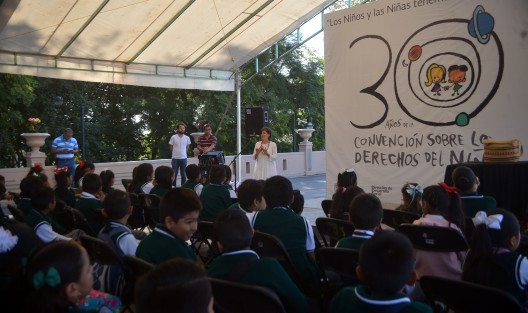 Con cuentos y la visita a una exposición de carteles, los niños aprenden sobre sus derechos básicos. Estas actividades se realizarán hasta el 28 Octubre, se espera la participación de más escuelas.  