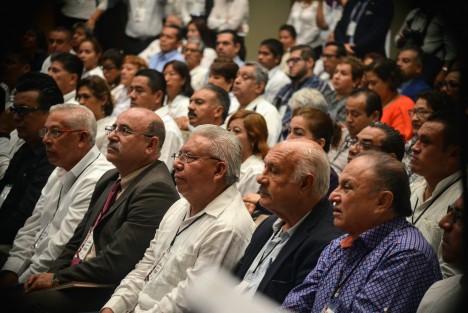 El mandatario estatal Cuitláhuac García Jiménez encabezó la ceremonia de Pago Extraordinario Pólizas y FBC del Seguro Social de los Trabajadores de la Educación del Estado.
