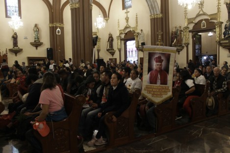 La tarde de este miércoles se incrementó el arribo de devotos de San Rafael Guízar a la Catedral de Xalapa, al celebrarse este 24 de octubre, su fiesta.