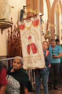 La tarde de este miércoles se incrementó el arribo de devotos de San Rafael Guízar a la Catedral de Xalapa, al celebrarse este 24 de octubre, su fiesta.