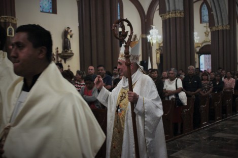 El obispo auxiliar de Xalapa, Rafael Palma, presidió la misa que congregó a peregrinos del decanato de Banderilla, en la víspera de la festividad de San Rafael Guízar y Valencia.