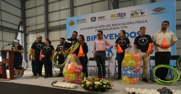 En las instalaciones del complejo deportivo Omega en Xalapa, la coordinación 17h  de educación Física Federalizada,  en compañía de  autoridades de la SEV, niños de preescolar y padres de familia, realizaron el segundo evento de Actívate Por un estilo de vida saludable en movimiento.  En un ambiente completamente familiar, maestros, niños y padres de familia realizaron actividades físicas y les recordaron a los infantes la importancia de estas para la salud física y mental.  