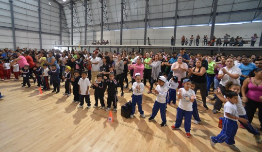 En las instalaciones del complejo deportivo Omega en Xalapa, la coordinación 17h  de educación Física Federalizada,  en compañía de  autoridades de la SEV, niños de preescolar y padres de familia, realizaron el segundo evento de Actívate Por un estilo de vida saludable en movimiento.  En un ambiente completamente familiar, maestros, niños y padres de familia realizaron actividades físicas y les recordaron a los infantes la importancia de estas para la salud física y mental.  