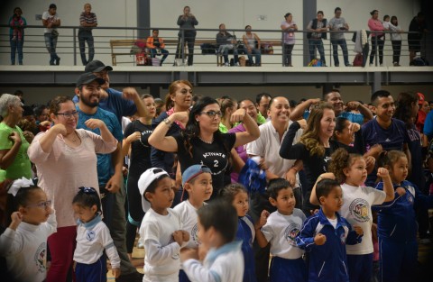 En las instalaciones del complejo deportivo Omega en Xalapa, la coordinación 17h  de educación Física Federalizada,  en compañía de  autoridades de la SEV, niños de preescolar y padres de familia, realizaron el segundo evento de Actívate Por un estilo de vida saludable en movimiento.  En un ambiente completamente familiar, maestros, niños y padres de familia realizaron actividades físicas y les recordaron a los infantes la importancia de estas para la salud física y mental.  