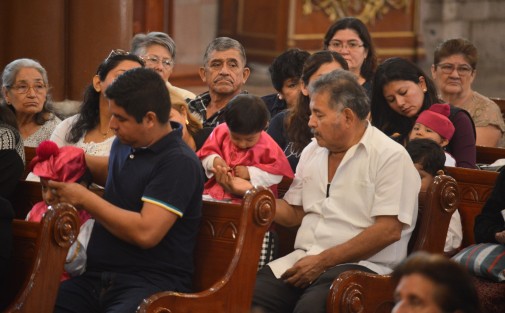 Miles de feligreses se dan a la tarea de visitar la tumba del santo Rafael Guízar y Valencia en su día, la mayoría para agradecer y algunos para pedir por sus niños con capacidades diferentes  o simplemente pedir por la familia y amigos. 