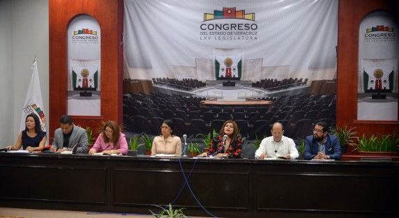 El padre Alejandro Solalinde participó en la presentación del libro <em>Paradigmas del nuevo sistema penal acusatorio</em>, en el auditorio del Congreso del Estado. 