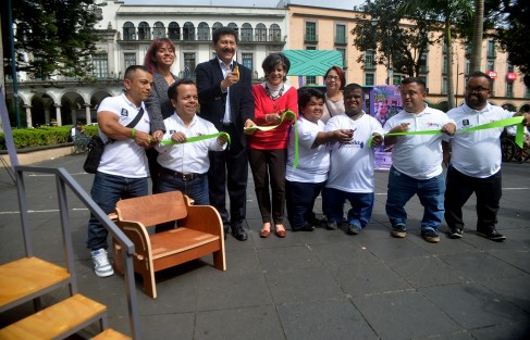 Integrantes del Consejo de Gente Pequeña México anunciaron las actividades que realizarán este fin de semana en la ciudad de Xalapa con motivo del Día de las Personas de Talla Pequeña. Los regidores Rafael Pérez y Consuelo Niembro, tuvieron la oportunidad de escuchar sus necesidades.