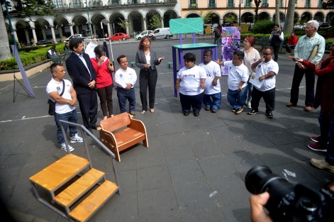 Integrantes del Consejo de Gente Pequeña México anunciaron las actividades que realizarán este fin de semana en la ciudad de Xalapa con motivo del Día de las Personas de Talla Pequeña. Los regidores Rafael Pérez y Consuelo Niembro, tuvieron la oportunidad de escuchar sus necesidades.