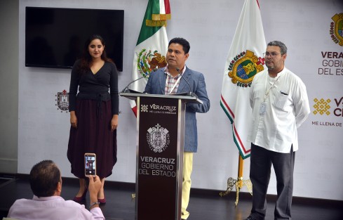 En concurrida rueda de prensa, artistas y organizadores del Concierto <em>Noche de Luna en Xalapa</em>, dieron a conocer los detalles de este evento que se realizará el próximo 29 de octubre en esta ciudad. 