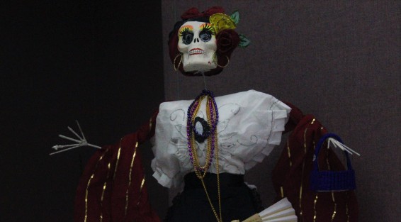 El Palacio Legislativo se viste con los colores de la temporada. Oficinas y pasillos ya lucen decorados con las tradicionales catrinas y las flores de muertos. 