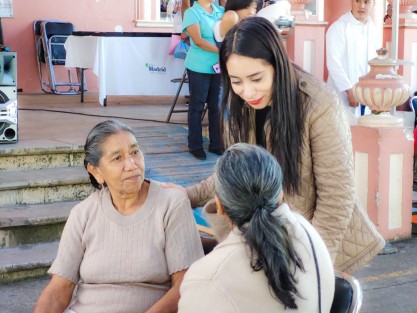 Con gran éxito se llevó a cabo en Teocelo, Ver., la Jornada <em>Tu Salud Nuestra Prioridad</em> gestionada por el Sistema Municipal DIF, que preside Mara Chama Villa, en coordinación con la Universidad Veracruzana; dicha jornada estuvo a cargo de la Directora, Dra. Ma. Teresa Libreros Ochoa, el Dr. Héctor Ramón Espinoza Gómez, la Dra. Araceli Salazar Espinoza y más de 40  estudiantes y practicantes, de las facultades de Odontología, Nutrición y Enfermería de esta Universidad, también participó en la campaña de salud,  la Óptica Madrid de Xalapa.