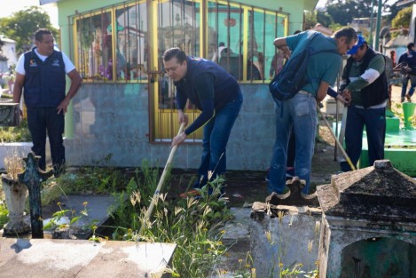 El alcalde  de Coatepec, Ver., Enrique Fernández, manifestó que estas acciones se realizan en el marco de los festejos del Día de Muertos, ya que se espera la llegada de miles de personas al panteón, quienes visitarán las tumbas de sus familiares.  