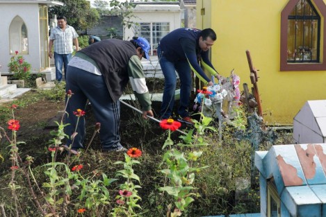 El alcalde  de Coatepec, Ver., Enrique Fernández, manifestó que estas acciones se realizan en el marco de los festejos del Día de Muertos, ya que se espera la llegada de miles de personas al panteón, quienes visitarán las tumbas de sus familiares.  
