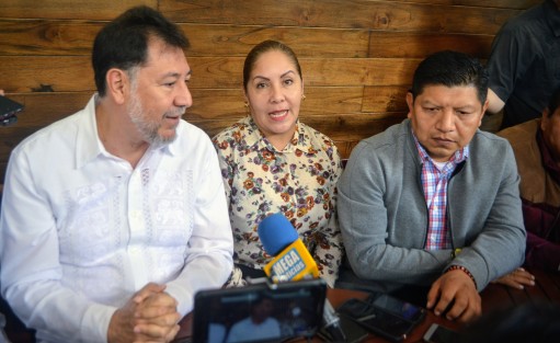 En rueda de Prensa en la ciudad de Xalapa, los diputados federales Gerardo Fernández Noroña, Jaime Humberto Pérez Bernabé y Claudia Tello, así como el diputado local Magdaleno Rosales, hicieron un llamado al gobernador para que revise nuevamente su gabinete, ya que algunos de sus funcionarios están metiendo las manos en las elecciones internas de MORENA. 