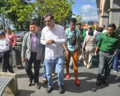 En rueda de Prensa en la ciudad de Xalapa, los diputados federales Gerardo Fernández Noroña, Jaime Humberto Pérez Bernabé y Claudia Tello, así como el diputado local Magdaleno Rosales, hicieron un llamado al gobernador para que revise nuevamente su gabinete, ya que algunos de sus funcionarios están metiendo las manos en las elecciones internas de MORENA.  