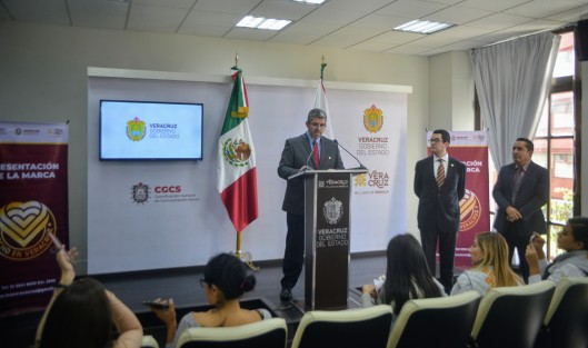 La Secretaría de Desarrollo Económico y Portuario (SEDECOP) presentó la marca <em>Hecho en Veracruz</em>, que tiene como objetivo fomentar el consumo de los productos y servicios originados en la entidad para posicionarlos en el mercado local y nacional.   