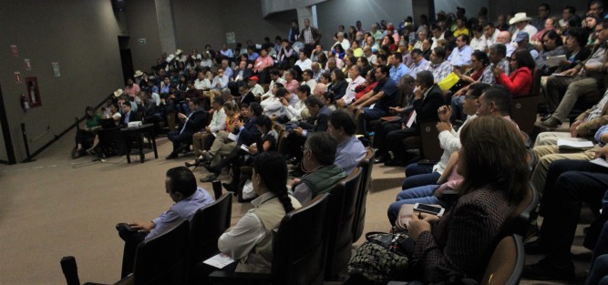 En el Palacio Legislativo se llevó a cabo el foro Hacia una Cafeticultura Sustentable, que reunió a industriales y especialistas de las 10 regiones productoras de café de la entidad.  