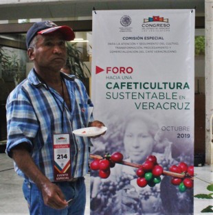En el Palacio Legislativo se llevó a cabo el foro Hacia una Cafeticultura Sustentable, que reunió a industriales y especialistas de las 10 regiones productoras de café de la entidad.  