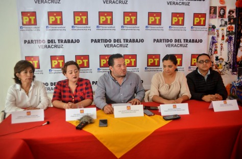 Luis Vicente Aguilar Castillo, representante del PT ante el OPLE, dijo que su partido se opone a la instalación de parquímetros en la ciudad de Xalapa, y que el alcalde Hipólito Rodríguez tiene insano propósito de legalizar el congestionamiento en la ciudad y cobrar por espacios públicos. 