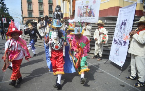 Con la danza de El Caballito del Señor Santiago de Chiltoyac, el Grupo de Teatro Campesino Comunitario de El Tronconal, promocionaron la presentación de la obra <em>Macario </em>, la cual estarán presentando todos los viernes y sábados de noviembre a las 18:00 hrs en el Área de los Pozos de El Tronconal.   