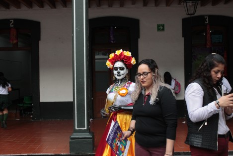 En el Colegio Preparatorio de Xalapa se llevó a cabo el concurso de altares, catrinas y calaveras para escuelas de nivel bachillerato. 