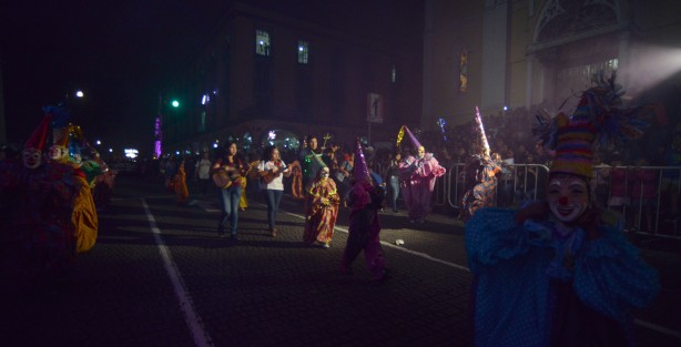 Durante el desfile de catrinas que inició en el Teatro del Estado y culminó en el parque Los Berros destacó la presencia del municipio de Teocelo encabezados por el alcalde Mario A. Chama Díaz, la síndica Zaira del Carmen y la directora del DIF Municipal, Mara Chama, quienes acompañados con música y danzantes destacaron durante el desfile.   