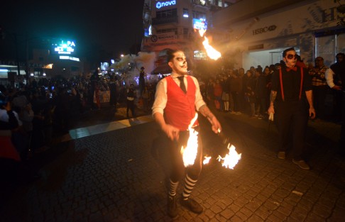 Aspecto del desfile de Día de Muertos organizado por el Gobierno del Estado. 