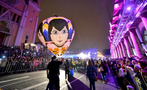 Aspectos del desfile de Día de Muertos organizado por el Gobierno del Estado. 