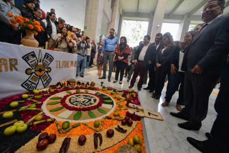 En la explanada del Palacio Legislativo se realizó el concurso interno de altares, previo a la sesión extraordinaria. 