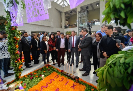 En la explanada del Palacio Legislativo se realizó el concurso interno de altares, previo a la sesión extraordinaria. 