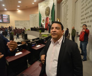 Después de una larga discusión con 31 votos a favor, 12 en contra y una abstención, diputados de MORENA aprobaron rechazar el Informe de Resultados de la Cuenta Pública 2018, por lo que habrá una nueva fiscalización al último año de Miguel Ángel Yunes Linares como gobernador y al primero de las actuales alcaldías.