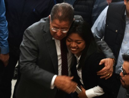 Durante la sesión extraordinaria de la LXV Legislatura de Veracruz, en la cual se rechazó la Cuenta  Pública 2018, prevalecieron los abrazos sobre los guamazos.  