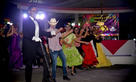 Para cerrar el evento  se presentó el Ballet de Casa de Cultura Teocelo 
dando muestra de su arte y gran desempeño con la presentación de Xantolo.   